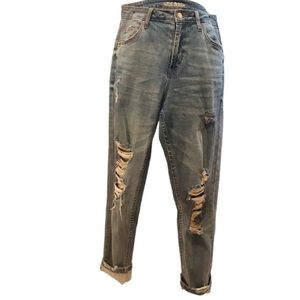 43: Wild fable distressed jeans. Sz 4. Gently used.